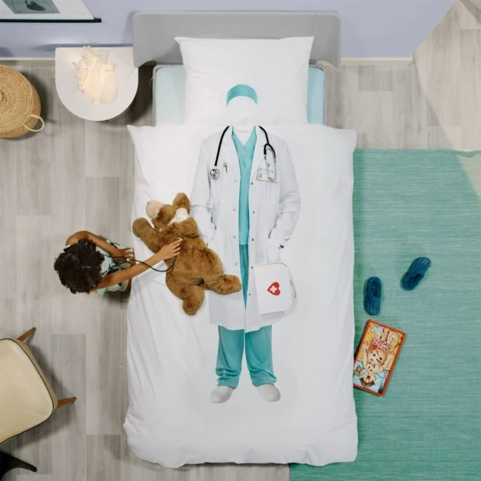 SNURK Doctor Bettwäsche-Set - 135x200 / 80x80 Cm - Weiß 5 SNURK Doctor Bettwäsche-Set - 135x200 / 80x80 Cm - Weiß – Bild 3