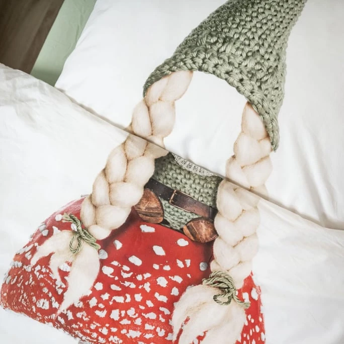 SNURK Gnome Homegirl Bettwäsche-Set - 135x200 / 80x80 Cm - White 5 SNURK Gnome Homegirl Bettwäsche-Set - 135x200 / 80x80 Cm - White – Bild 3