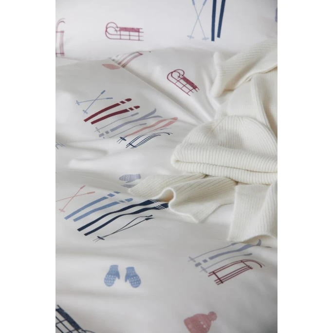 Elegante Winterzauber Bettwäsche-Set Aus Mako-Satin - 135x200 / 40x80 Cm - Purpurrot 5 Elegante Winterzauber Bettwäsche-Set Aus Mako-Satin - 135x200 / 40x80 Cm - Purpurrot – Bild 3