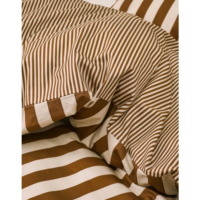 Marc O'Polo Classic Stripe Bettwäsche-Set - 135x200 / 80x80 Cm - Toffee Brown 4 Marc O'Polo Classic Stripe Bettwäsche-Set - 135x200 / 80x80 Cm - Toffee Brown – Bild 2