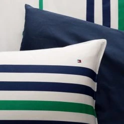 Tommy Hilfiger LINEAR PLAY Satin-/Twill-Bettwäsche-Set - 135x200 / 80x80 Cm - Green 11 Tommy Hilfiger LINEAR PLAY Satin-/Twill-Bettwäsche-Set - 135x200 / 80x80 Cm - Green -Moooi Shop unnamed file 313