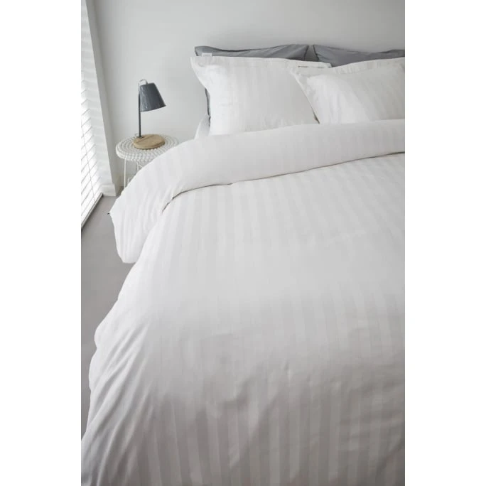 Beddinghouse Shine Bettwäsche - 135x200 / 80x80 Cm - Shine White 4 Beddinghouse Shine Bettwäsche - 135x200 / 80x80 Cm - Shine White – Bild 2