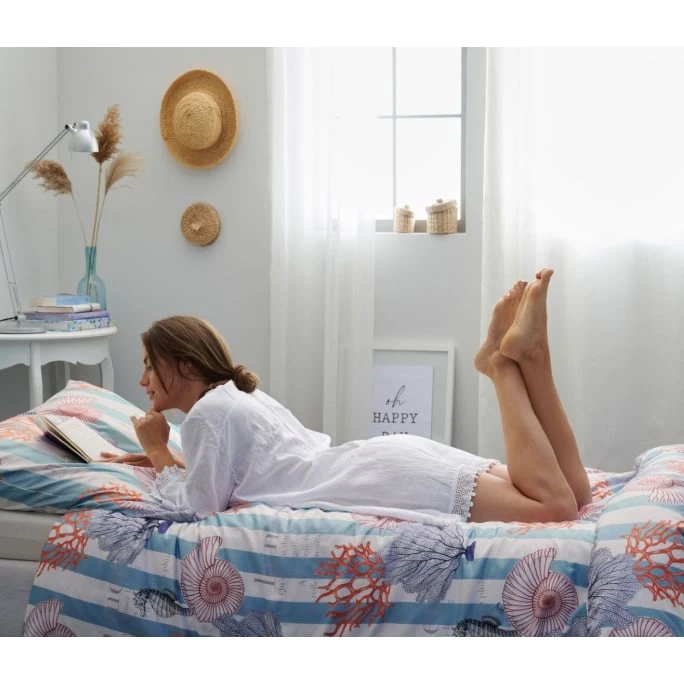 Apelt Moonlight Koralle Bettwäsche-Set - 135x200 / 80x80 Cm - Blau-weiß-rot 4 Apelt Moonlight Koralle Bettwäsche-Set - 135x200 / 80x80 Cm - Blau-weiß-rot – Bild 2