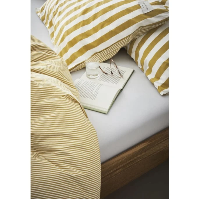 Marc O'Polo Mikkeli Bettwäsche-Set - 135x200 / 80x80 Cm - Sunrise Yellow 5 Marc O'Polo Mikkeli Bettwäsche-Set - 135x200 / 80x80 Cm - Sunrise Yellow – Bild 3