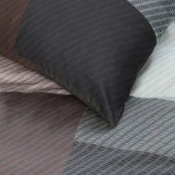 Damai Moore Bettwäsche-Set Aus Baumwoll-Satin - 155x220 / 80x80 Cm - Basalt 8 Damai Moore Bettwäsche-Set Aus Baumwoll-Satin - 155x220 / 80x80 Cm - Basalt -Moooi Shop unnamed file 599