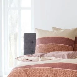 ESPRIT Home Miranda Bettwäsche-Set Aus Satin - 155x220 / 80x80 Cm - Red 9 ESPRIT Home Miranda Bettwäsche-Set Aus Satin - 155x220 / 80x80 Cm - Red -Moooi Shop unnamed file 902