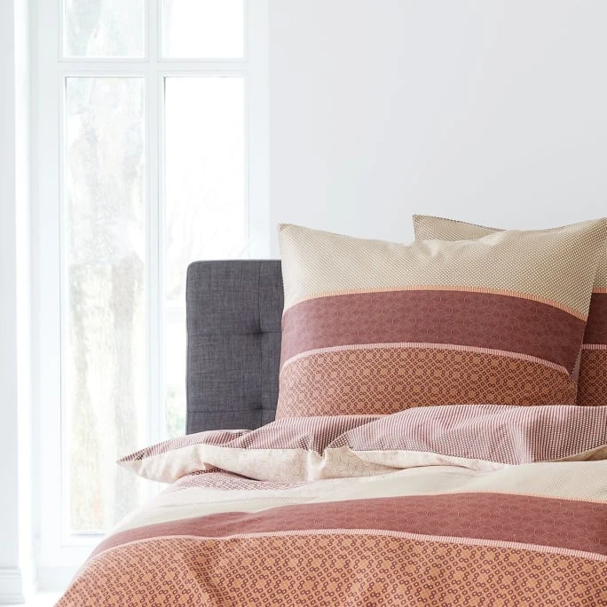 ESPRIT Home Miranda Bettwäsche-Set Aus Satin - 155x220 / 80x80 Cm - Red 6 ESPRIT Home Miranda Bettwäsche-Set Aus Satin - 155x220 / 80x80 Cm - Red – Bild 4